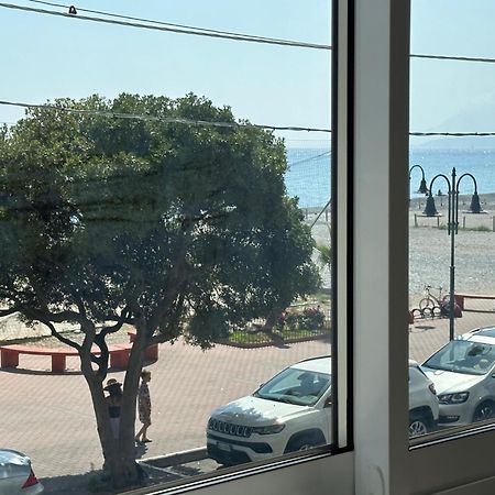 Appartamento Aria Del Mare 벤티밀리아 외부 사진